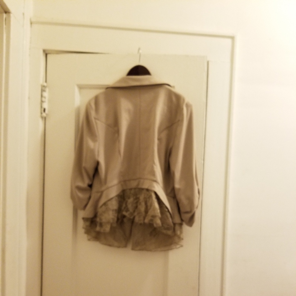 Blazer - Picture 2 of 4